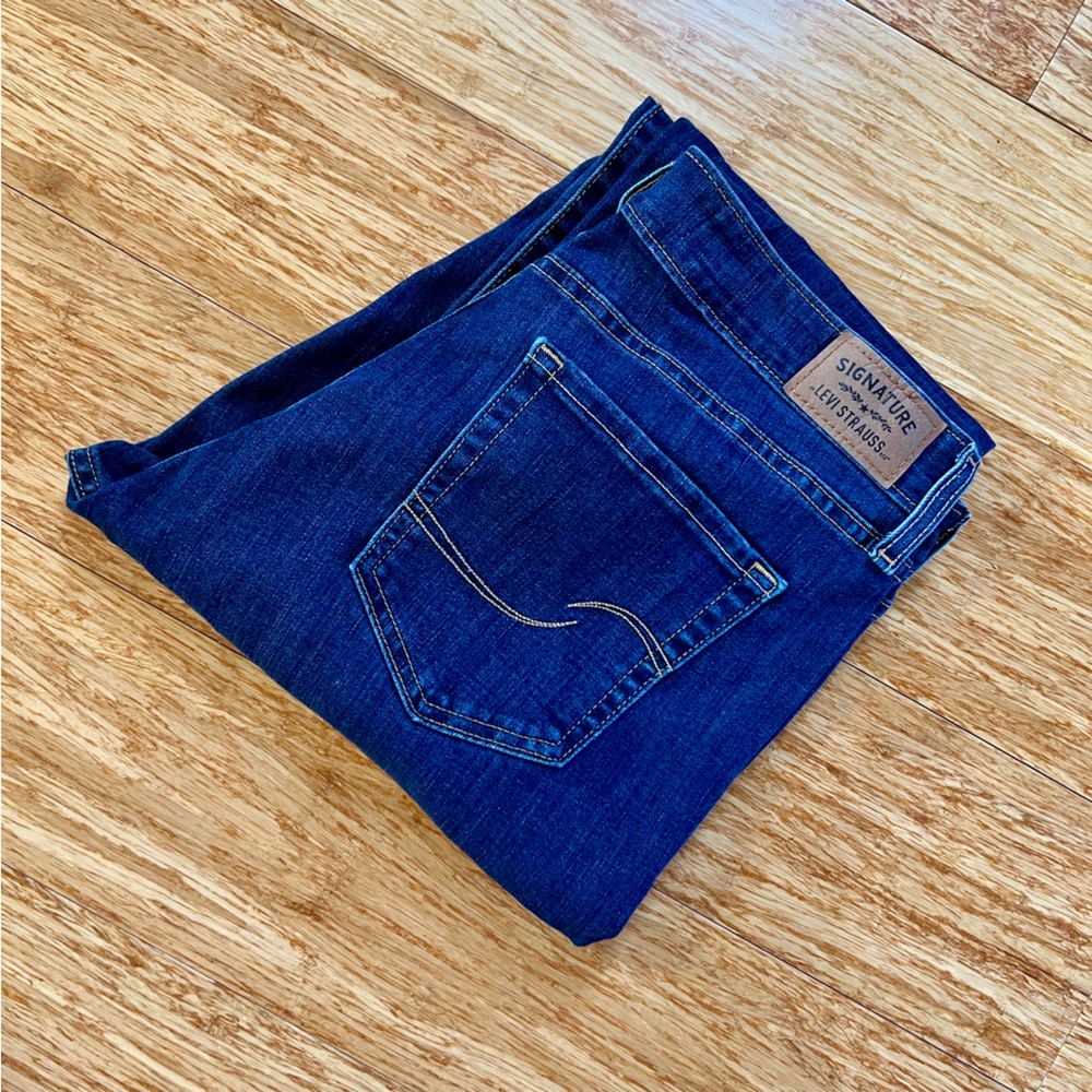 Levi Mid Rise Boyfriend Blue Jeans